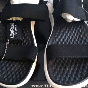 Crocs literide size 8 sandal